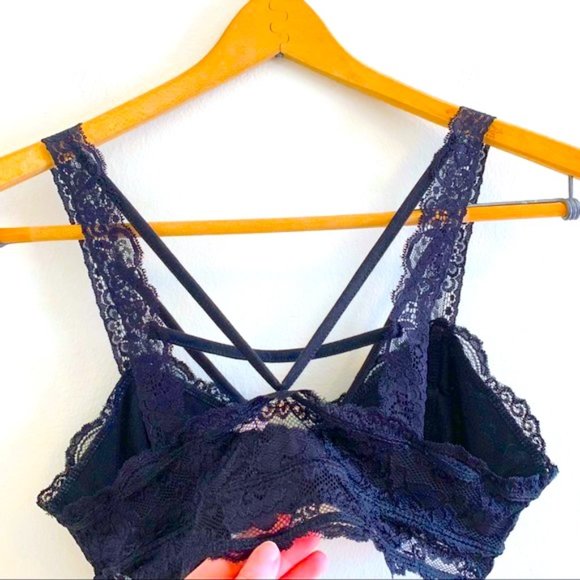 Francesca's | NWT Alexia V Cut Lace Bralette - Picture 7 of 10